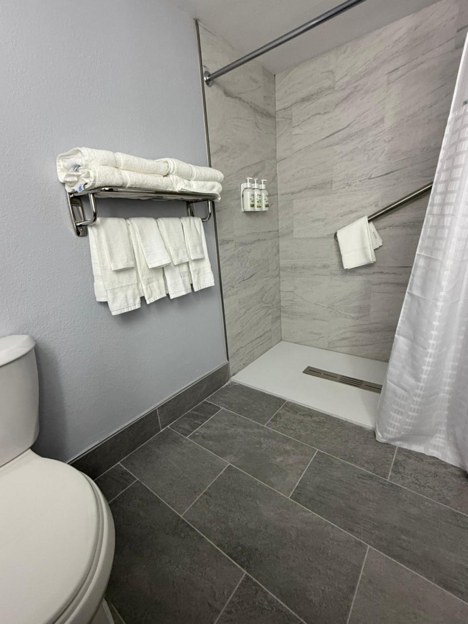 Baymont By Wyndham Batavia - Darien Lake Номер фото